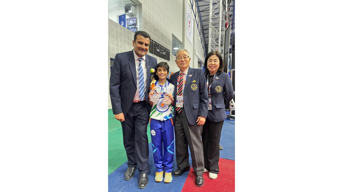 (L to R) : Mr. Amitabh Sharma, President, Ice Skating Assiciation of India, Vardaan Laddha, Mr. Chang Myong-Hi, President, Asian Skating Union & Ms. Soojung Chang, Event Director, ASU